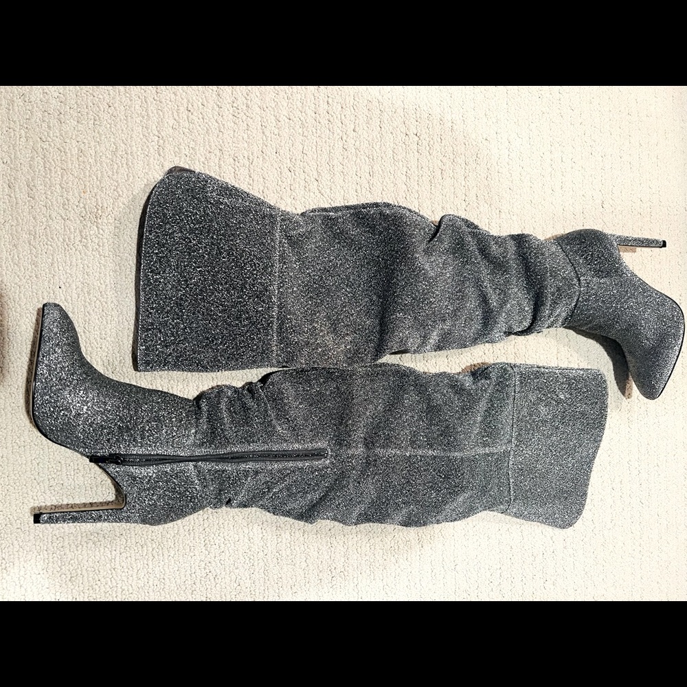 GORGEOUS SILVER BOOTS-NEW